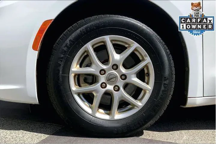 $25985 : Chrysler Pacifica 2022 Touri image 9