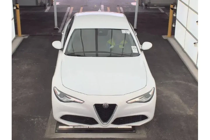 $18990 : Alfa Romeo Giulia 2021 Sprin image 2