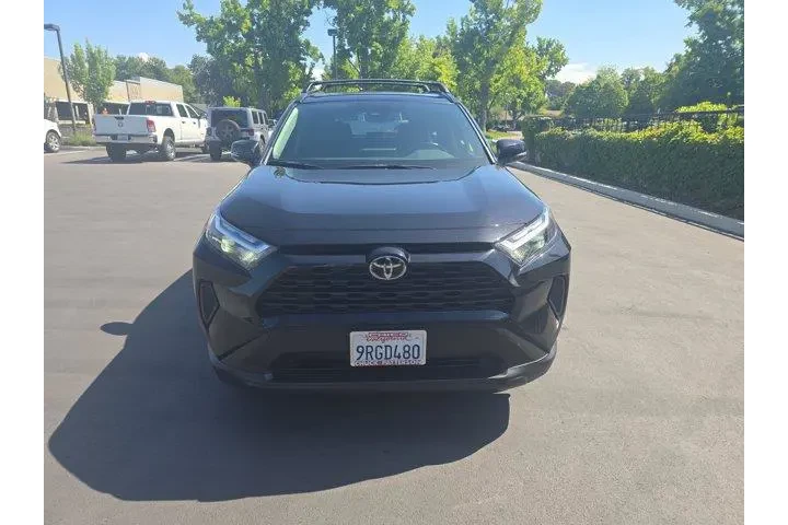 $31995 : Toyota RAV4 2023 AWD XLE 4dr image 2