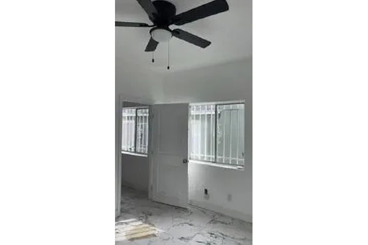 $3800 : Casa Remodelada! 5-Rec/2-Ba image 4