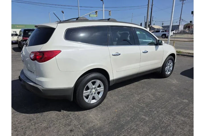 $8995 : 2011 Traverse LT image 4