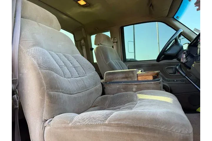 $9922 : Chevrolet C/K 3500 Series 19 image 9