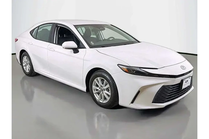 $23939 : Toyota Camry 2025 LE 4dr Sed image 2