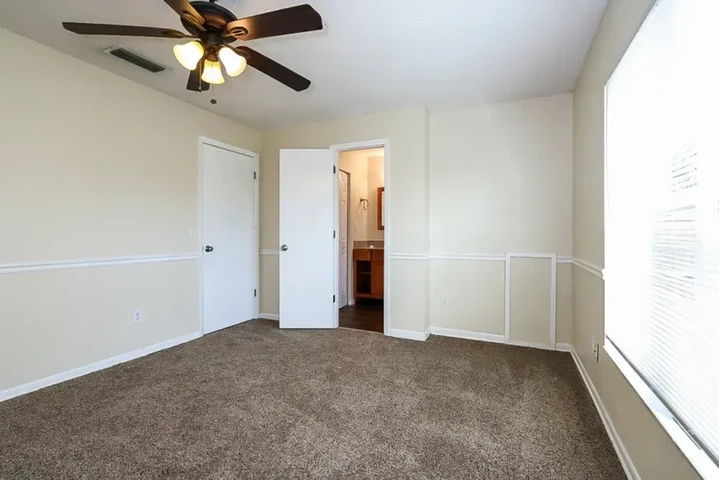 $2345 : GOOD USE SINGLE HOME image 3