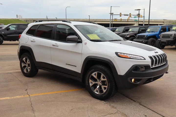 $15587 : 2015 Cherokee 4WD 4dr Trailha image 4
