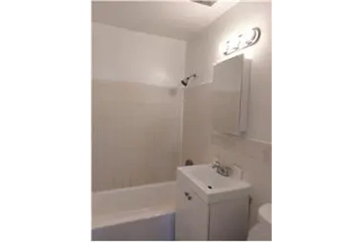 $295 : Rental property with 2 bedro image 5