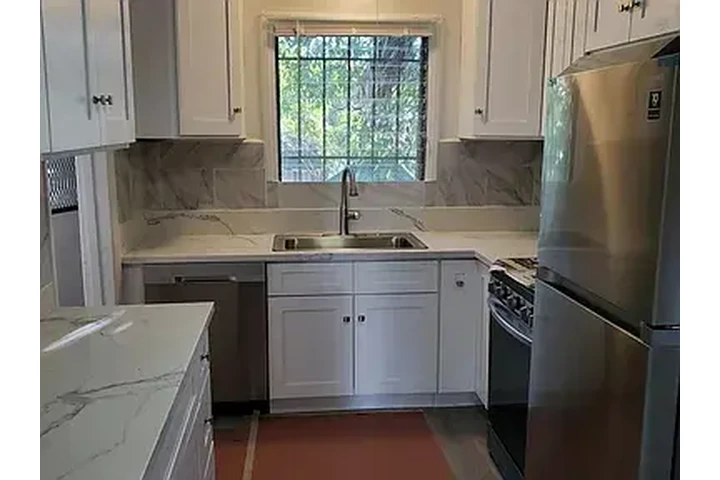 $2300 : Available 2Bed 1Bat in LA image 3