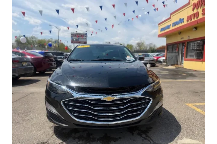 2023 Malibu LT image 3
