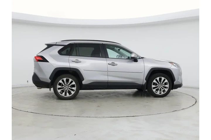 $25998 : Toyota RAV4 2021 XLE Premium image 7
