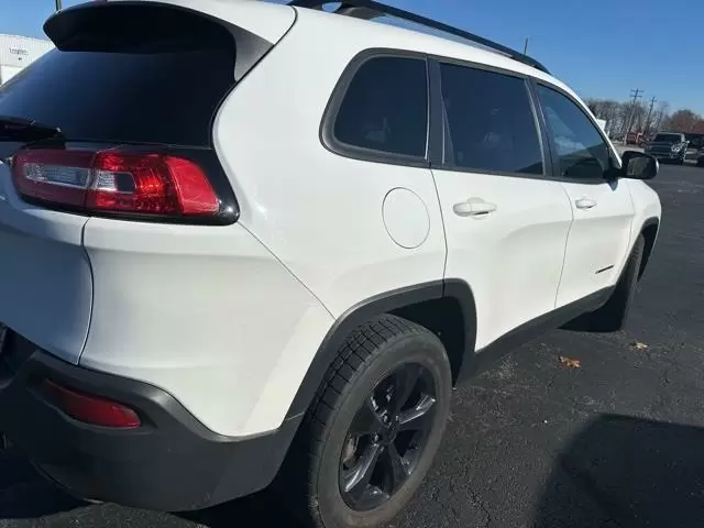 $14950 : Pre-Owned 2018 Cherokee Latit image 4