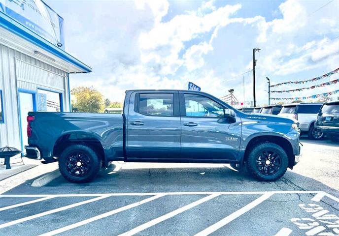 $29990 : 2021 Silverado 1500 LT image 4