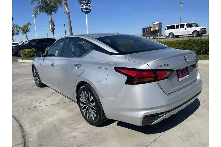 $18999 : Nissan Altima 2023 2.5 SV 4d image 6