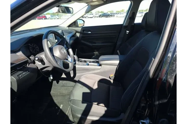 $20699 : Nissan Altima 2024 2.5 SV 4d image 7