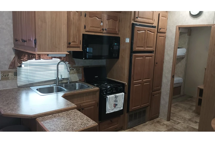 $11500 : Se vende trailer con titulo image 7