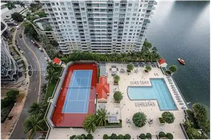 $5800 : Rental property with 3 bedro image 9