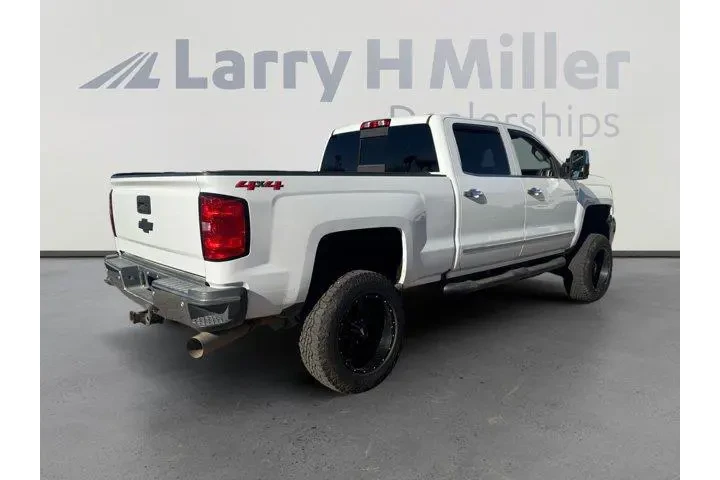 Chevrolet Silverado 2500HD 2 image 5