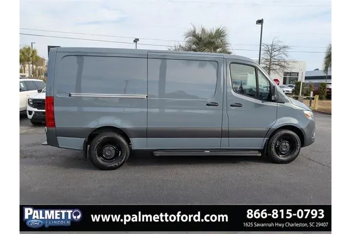 $38995 : Mercedes-Benz Sprinter 2024 image 3