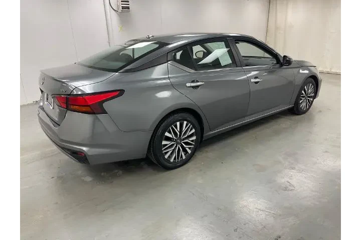 $17781 : Nissan Altima 2023 2.5 SV 4d image 5