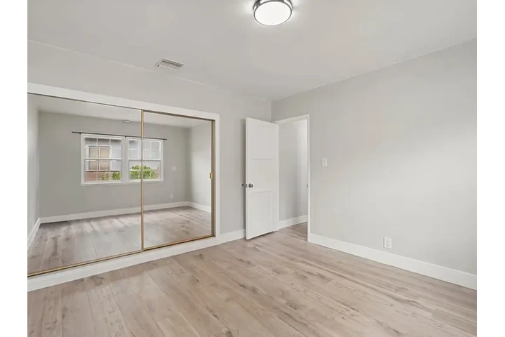$2450 : 3Bed 2Bath Home in Los Angeles image 6