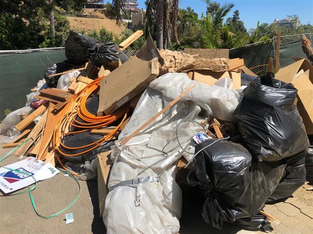 limpieza en Los Angeles basura image 1