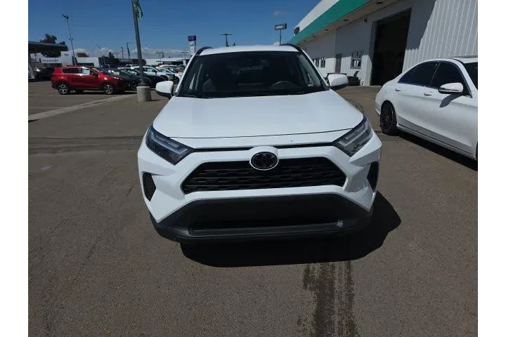 $27900 : Toyota RAV4 2023 XLE 4dr SUV image 2