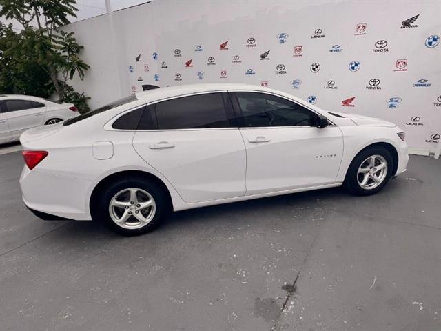 $15995 : Used 2018 Malibu 4dr Sdn LS w image 2