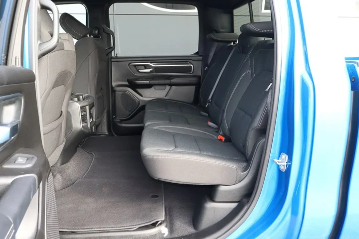 $40988 : 2025 1500 Big Horn 4x4 Crew C image 8