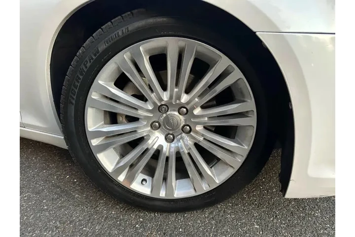 $11990 : 2014 300 C image 7