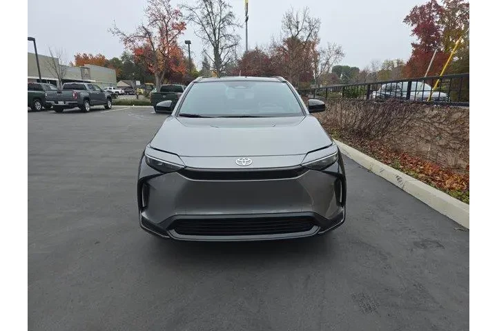 $31995 : Toyota bZ4X 2025 XLE 4dr Cro image 2
