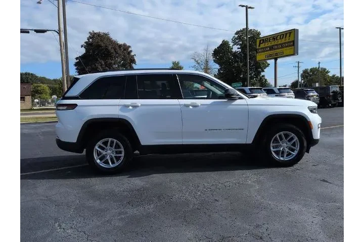 $32975 : Jeep Grand Cherokee 2024 4x4 image 9