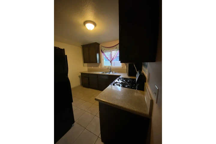 $1900 : 1 Bd en Compton y central image 3