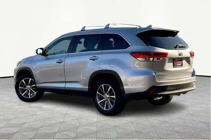 $24328 : Toyota Highlander 2019 XLE 4 image 4