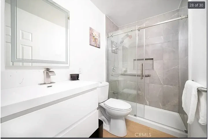 $1275 : Santa Ana Available 3 & 1 image 3