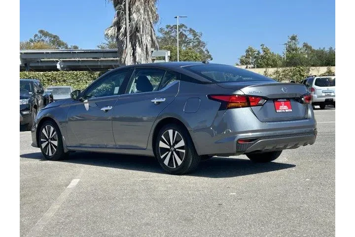 $16659 : Nissan Altima 2022 2.5 SV 4d image 2