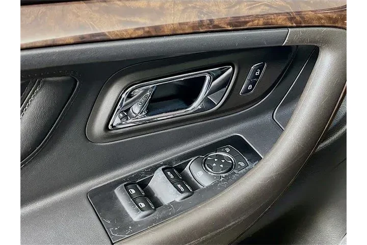 $15975 : Ford Taurus 2016 AWD Limited image 9