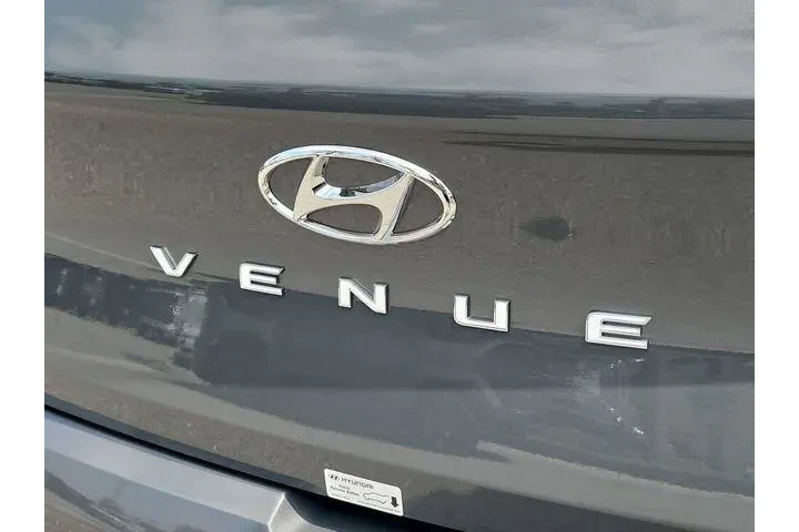 $19900 : Hyundai VENUE 2026 SE 4dr Cr image 10
