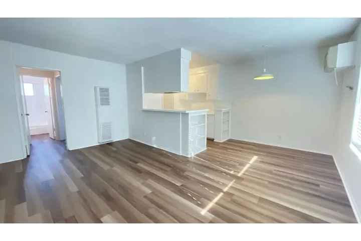 $1950 : 2 bedroom Apt in West Adams image 6