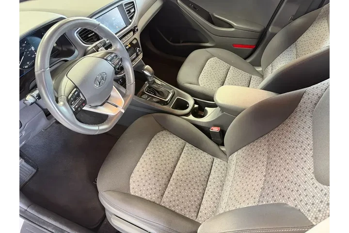 $16000 : Hyundai IONIQ Plug-in Hybrid image 4