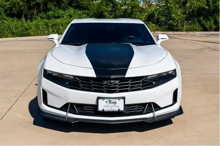 $25019 : Chevrolet Camaro 2021 LT 2dr image 2
