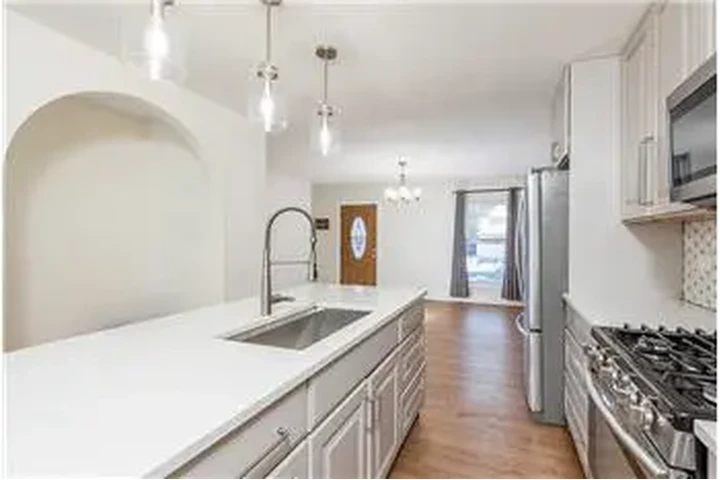 $1000 : Rental property with 2 bedro image 8