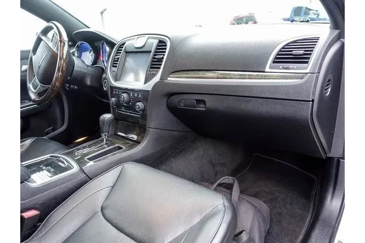 $10980 : Chrysler 300 2011 C 4dr Seda image 4