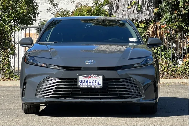 Toyota Camry 2025 LE 4dr Sed image 8