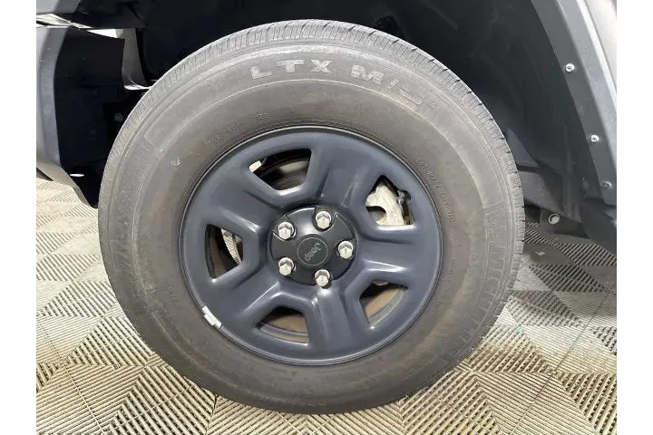 $27000 : Jeep Wrangler 2023 4x4 Sport image 8