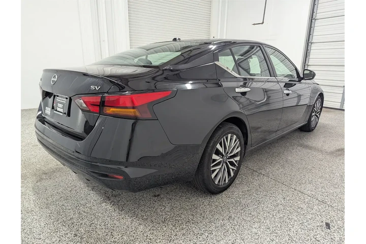 $21997 : Nissan Altima 2023 2.5 SV 4d image 3