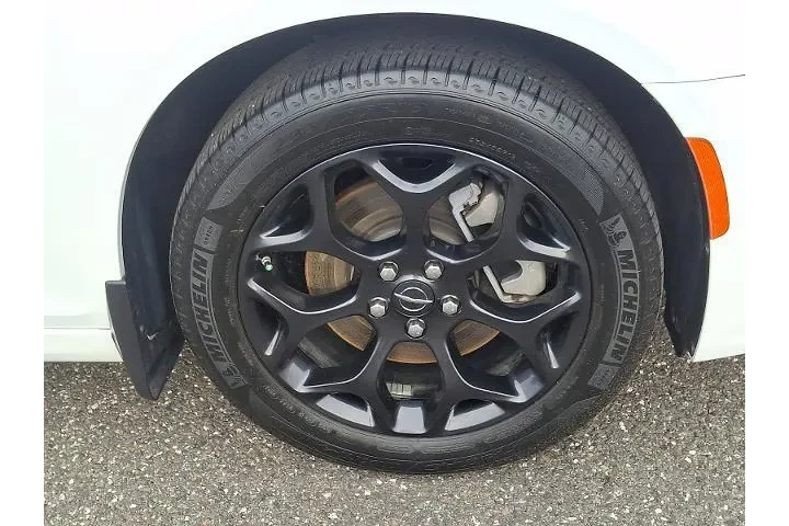 $29588 : Chrysler 300 2023 AWD Tourin image 8