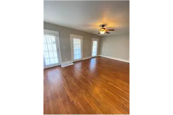 $2000 : Rental property with 2 bedro image 2