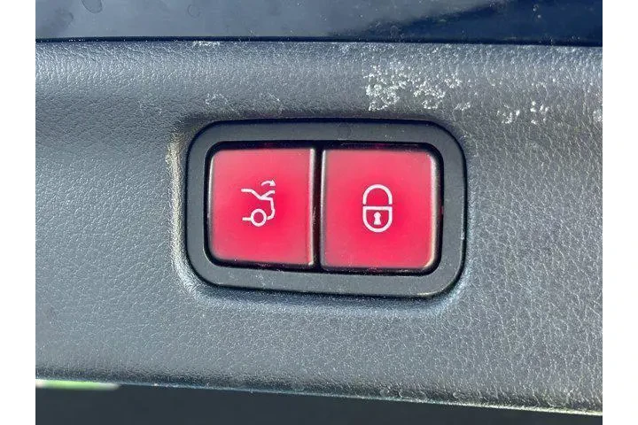 $25999 : Mercedes-Benz C-Class 2022 A image 10