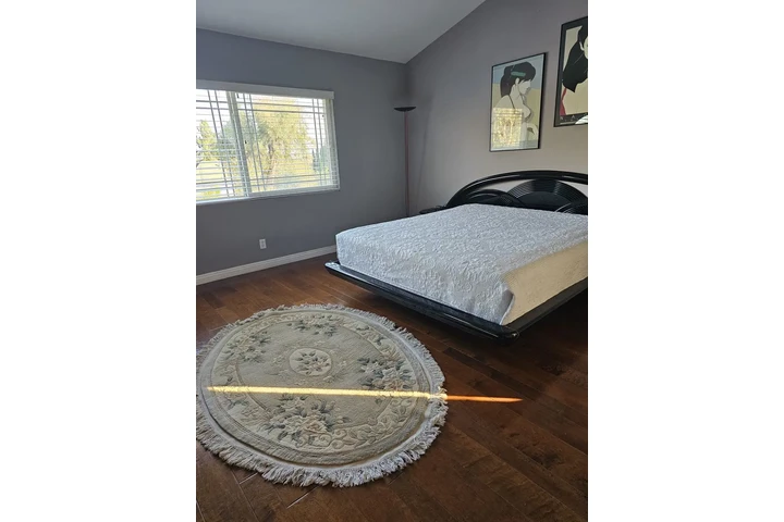 $1600 : CUARTO GRANDE AMUEBLADO image 5