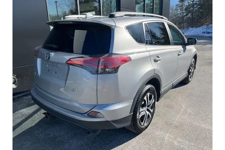 $14995 : Toyota RAV4 2016 AWD LE 4dr image 7