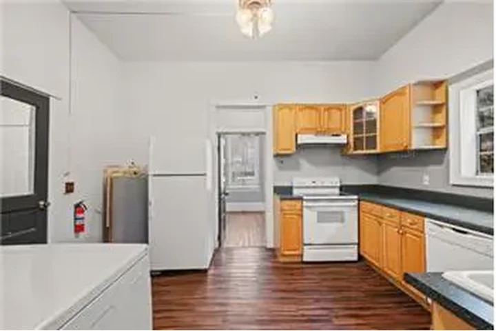 $2200 : Rental property with 3 bedro image 9
